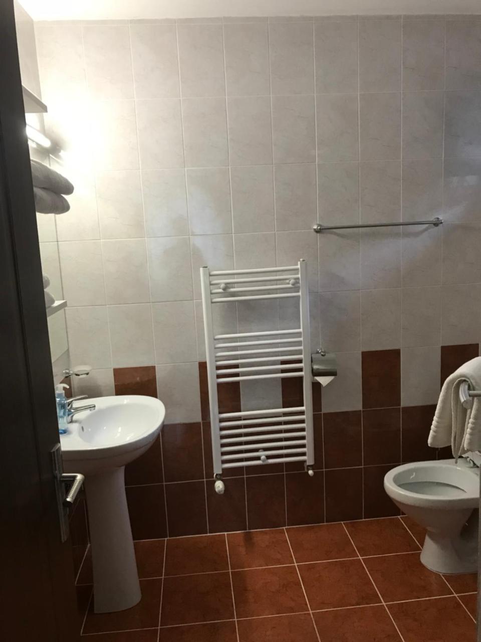 Pensiunea Granada Covasna Ngoại thất bức ảnh