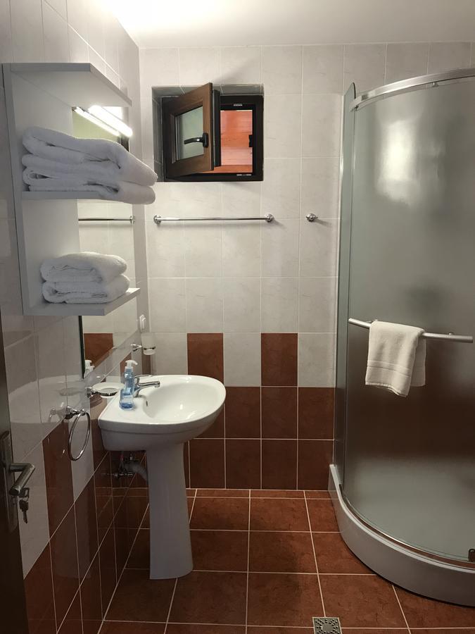 Pensiunea Granada Covasna Ngoại thất bức ảnh