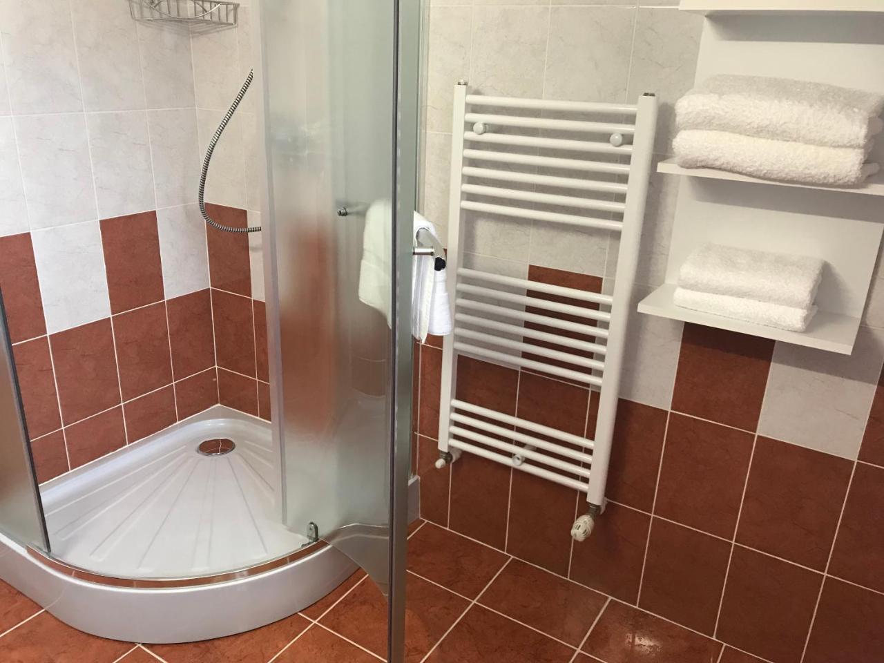 Pensiunea Granada Covasna Ngoại thất bức ảnh