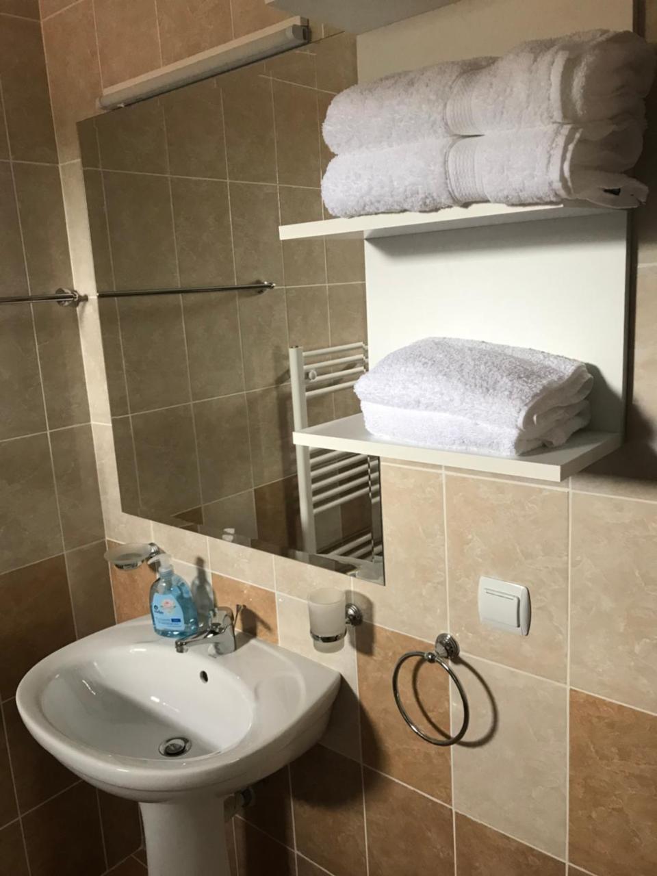 Pensiunea Granada Covasna Ngoại thất bức ảnh